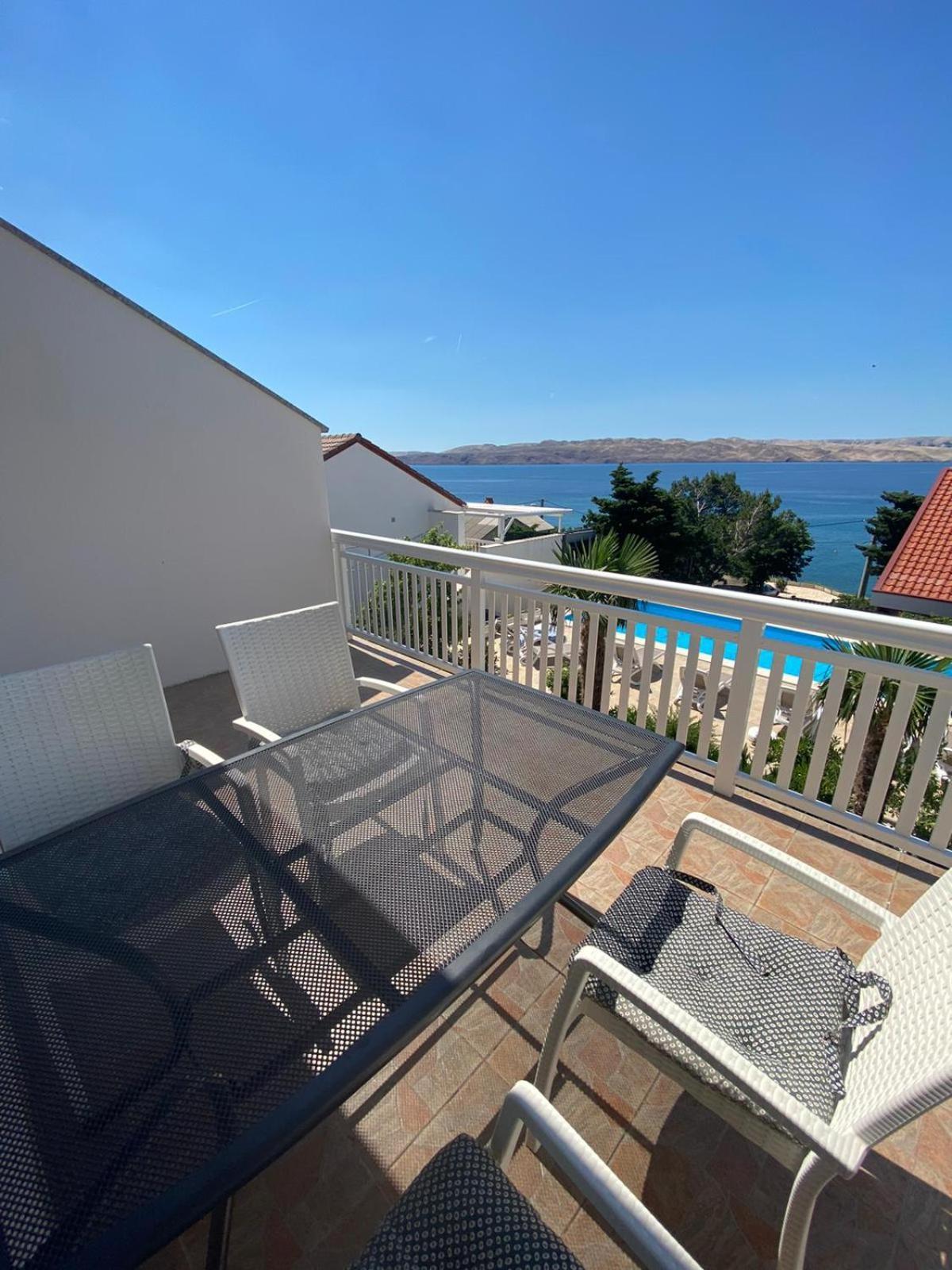Beachfront Apartments Anita With Pool Karlobag Chambre photo
