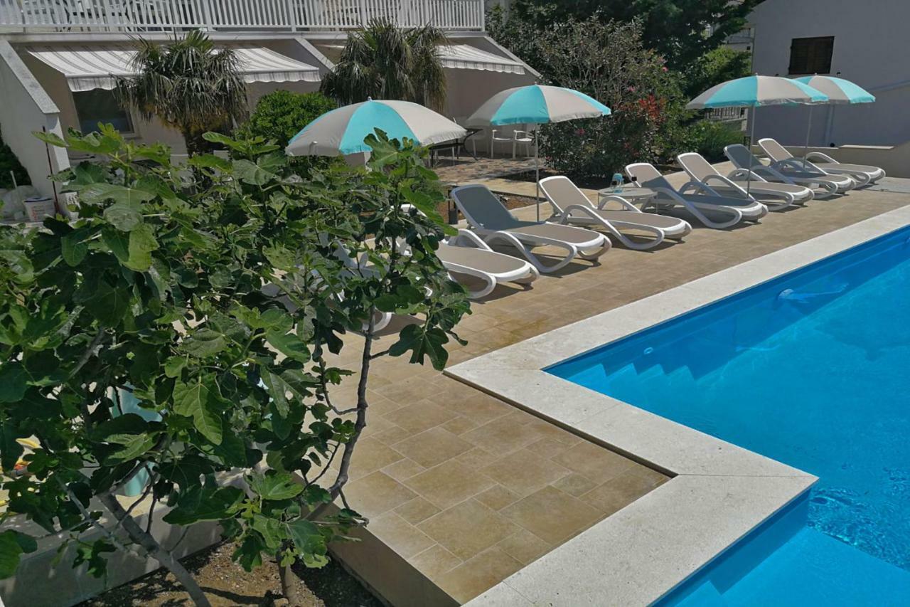 Beachfront Apartments Anita With Pool Karlobag Extérieur photo