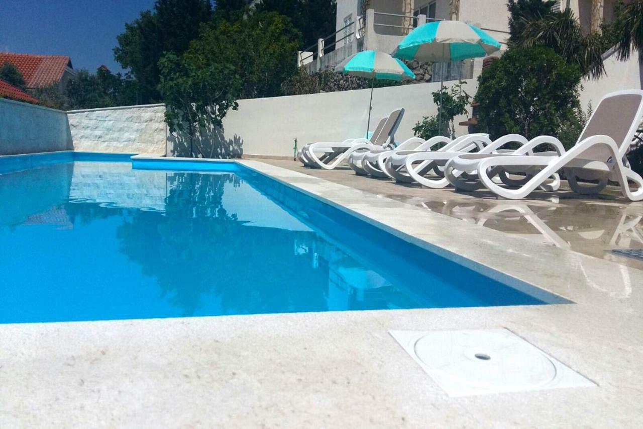 Beachfront Apartments Anita With Pool Karlobag Extérieur photo